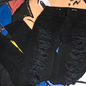 Ripped black skinnies